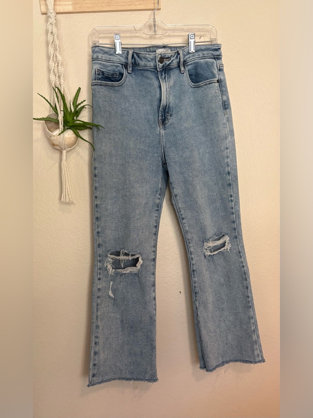 Carly Jean Light Wash Distressed Women’s cropped Jeans 9